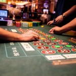 【赌场实战】“小桌大赢”:如何在迷你百家乐桌稳稳获利?-老哥论坛-老哥社区-白嫖论坛